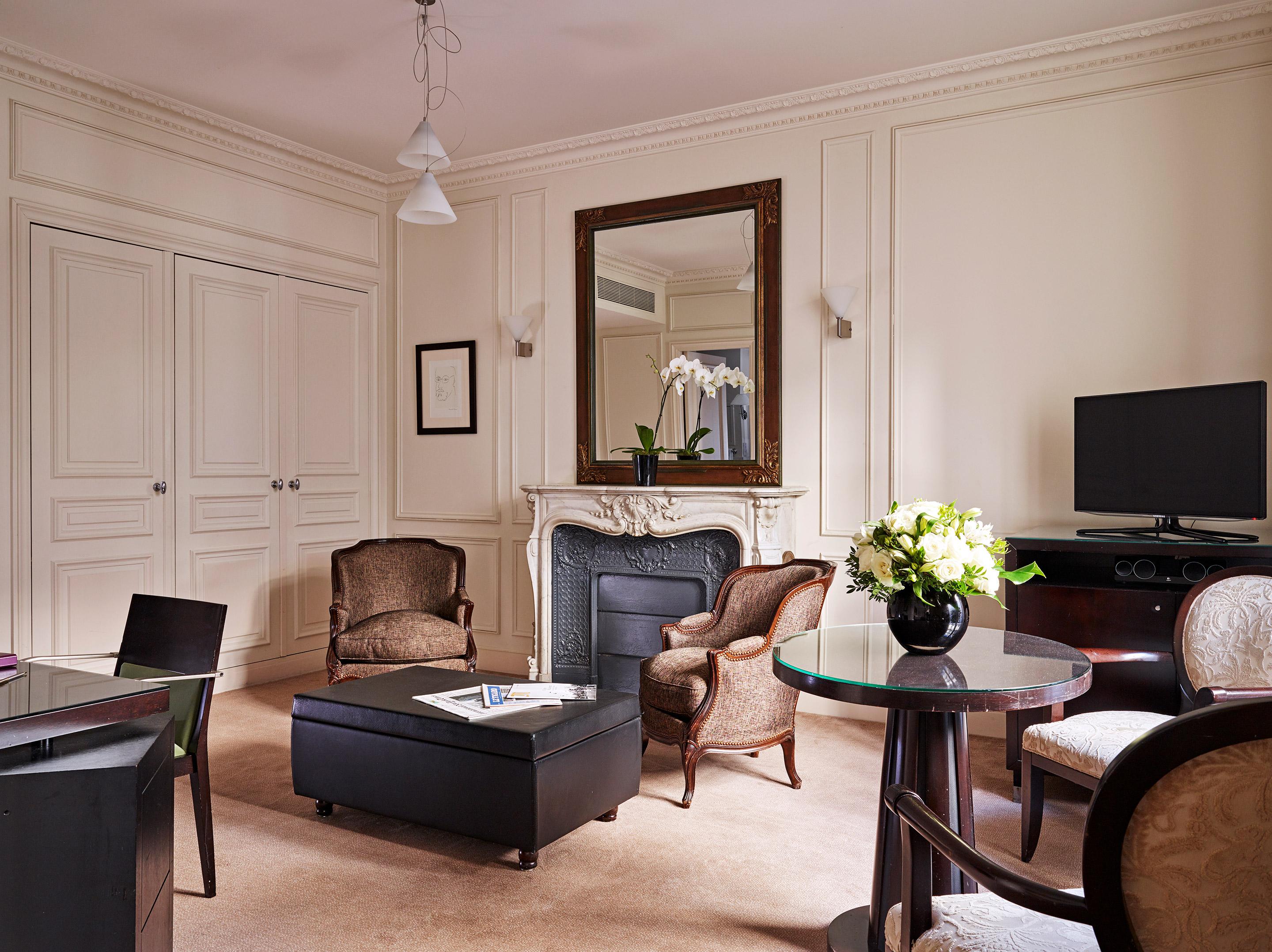 Hotel La Tremoille Parigi Esterno foto