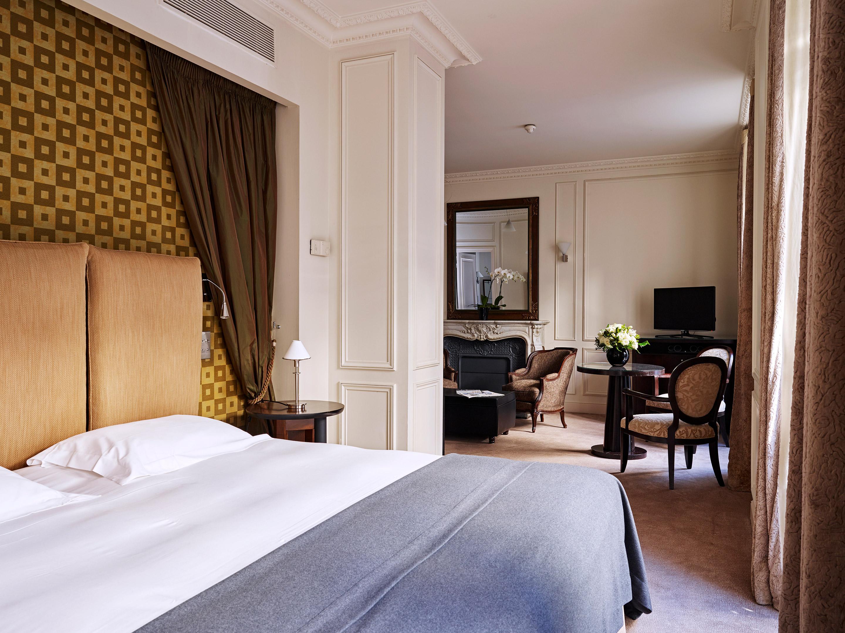 Hotel La Tremoille Parigi Esterno foto