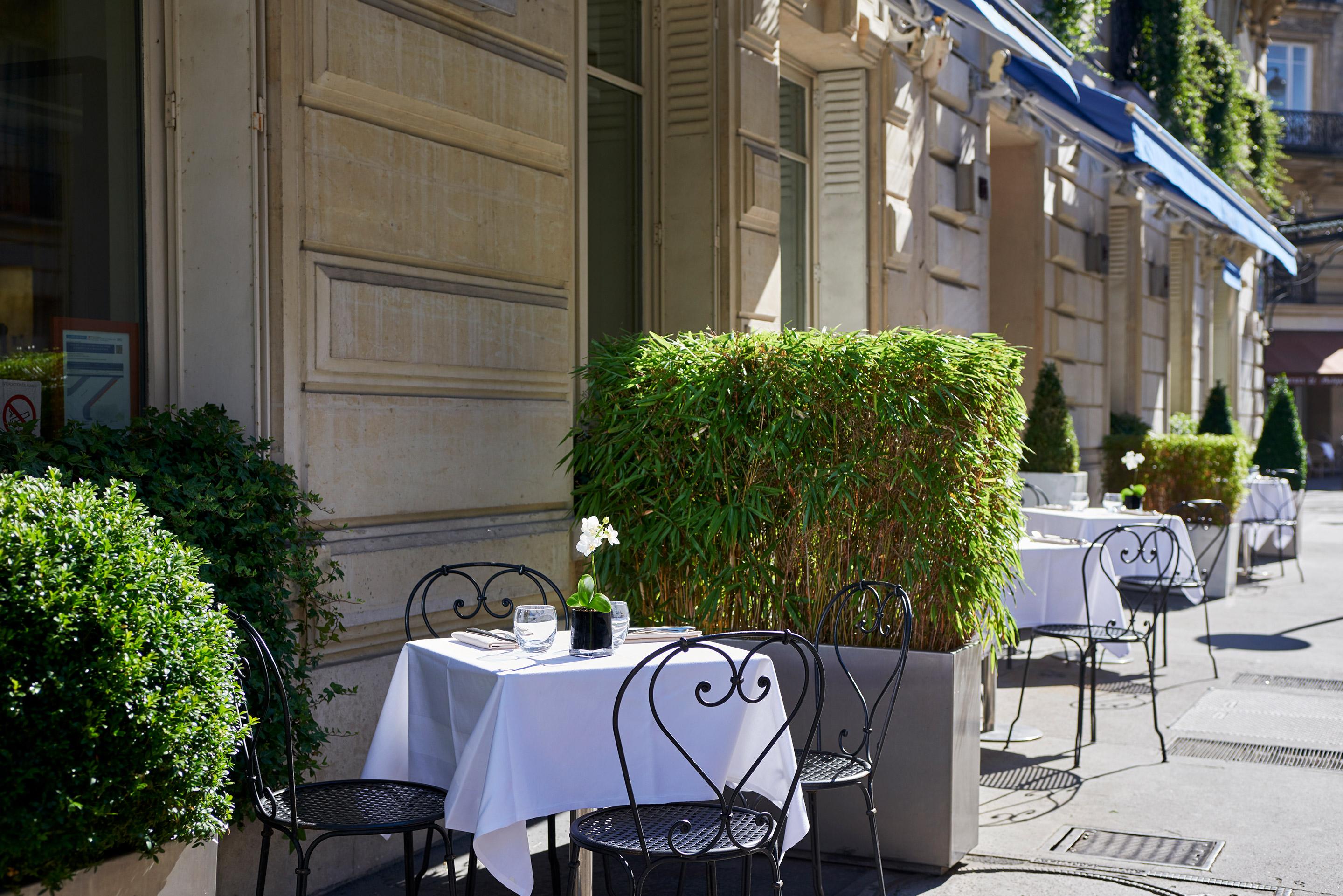 Hotel La Tremoille Parigi Esterno foto