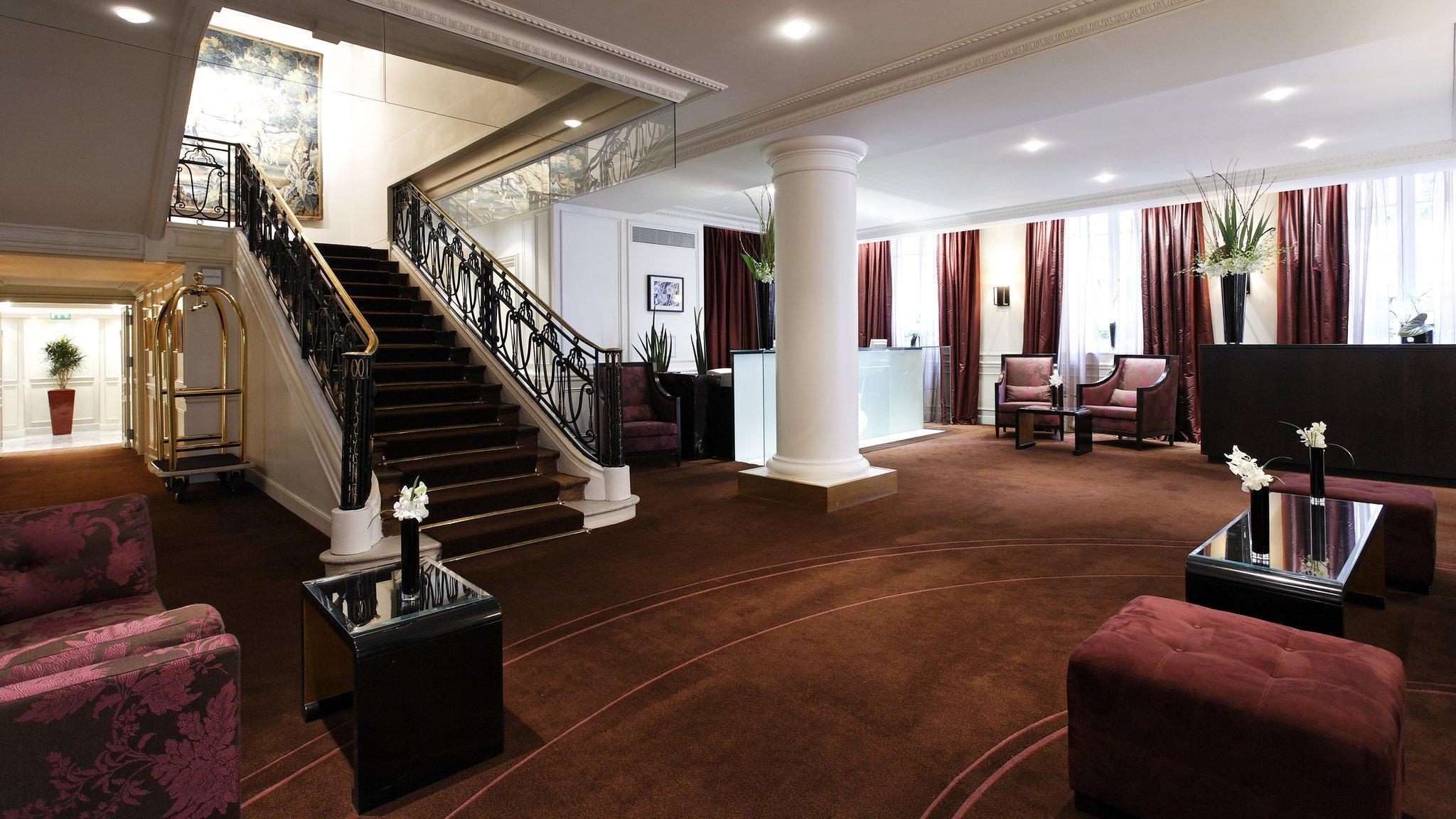 Hotel La Tremoille Parigi Esterno foto