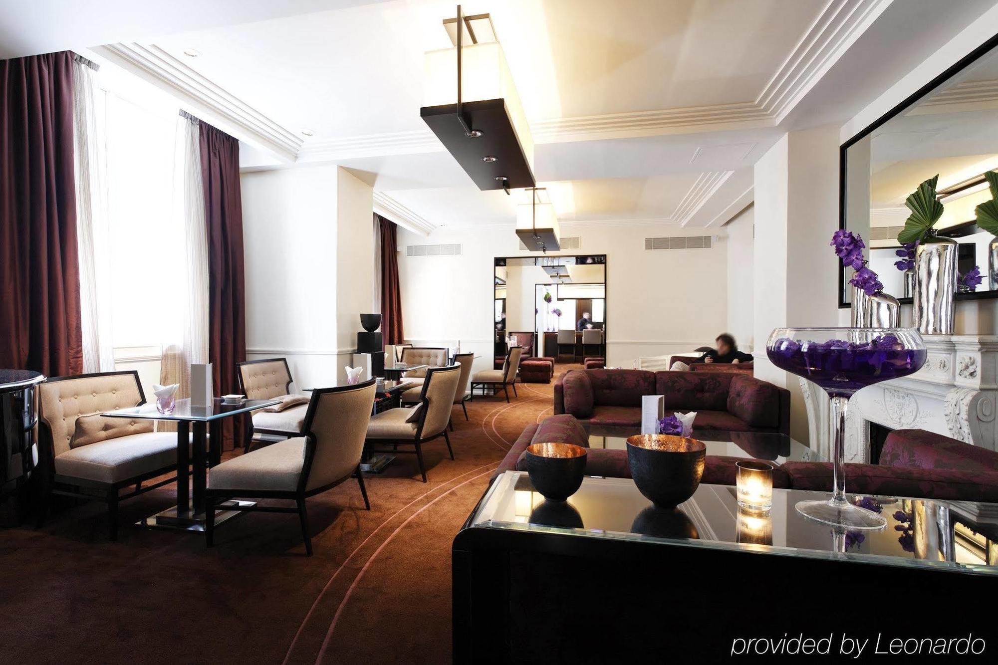 Hotel La Tremoille Parigi Interno foto